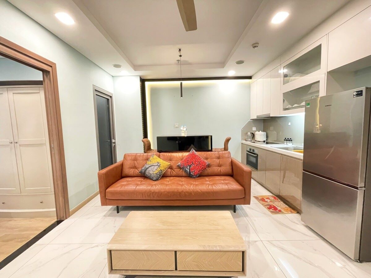 không gian mở giữa phòng khách, bếp và phòng ăn