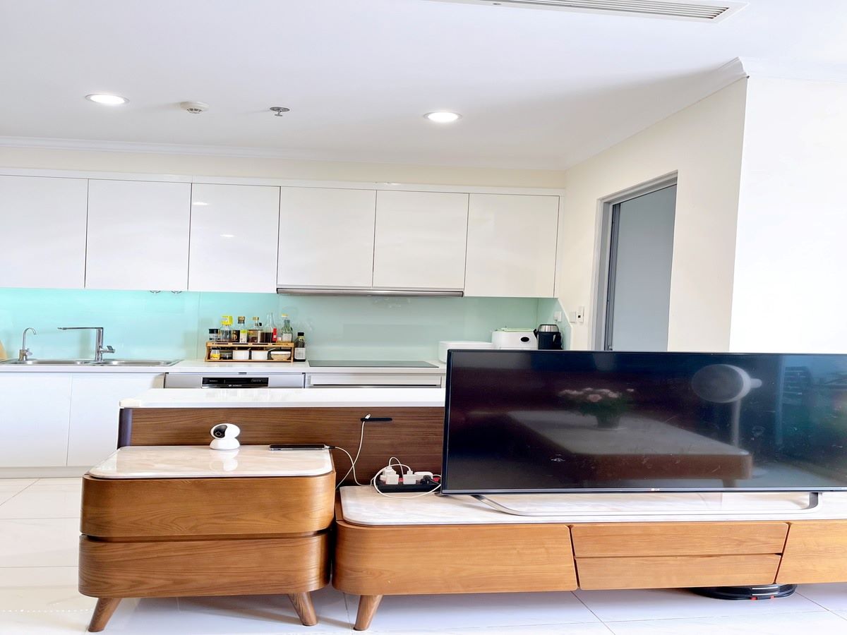 Bước vào phòng khách
